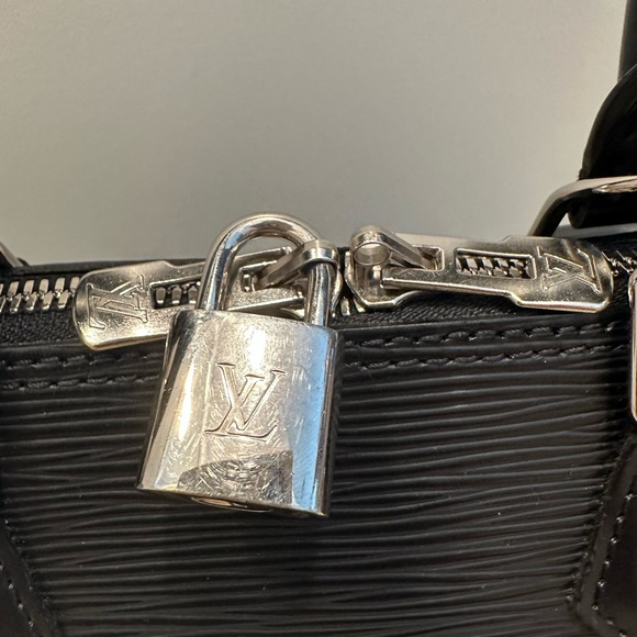 Louis Vuitton Alma PM - Picture 4 of 15